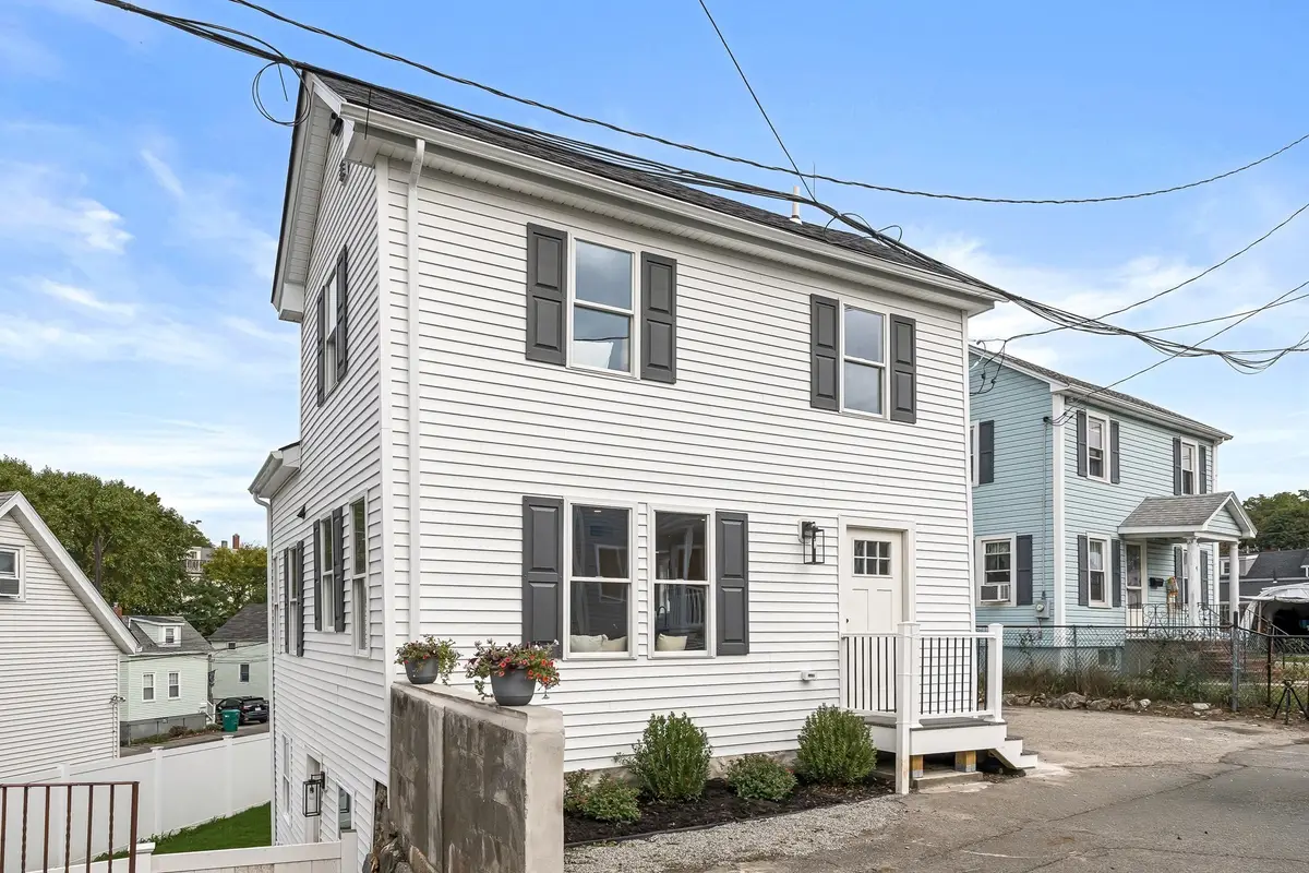 11 Hovey St, Woburn, MA 01801 - #1