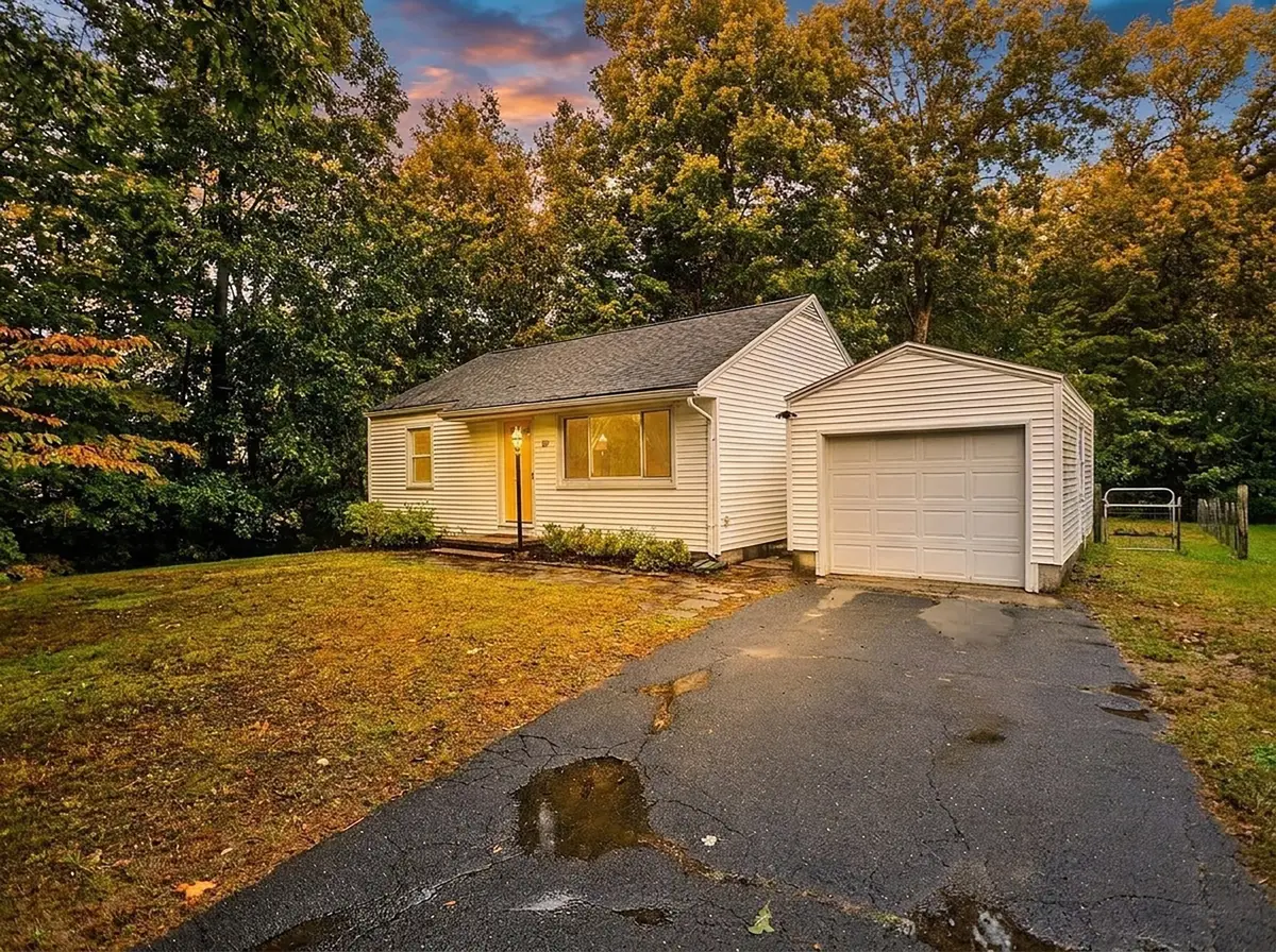 27 E Green St, Easthampton, MA 01027 - #1