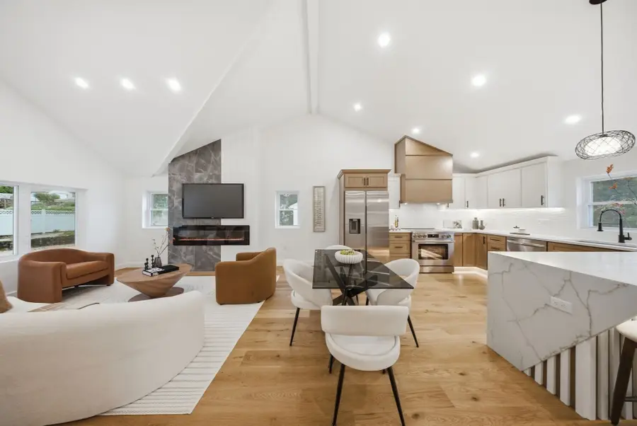 48 Burnett St, Melrose, MA 02176 - #3