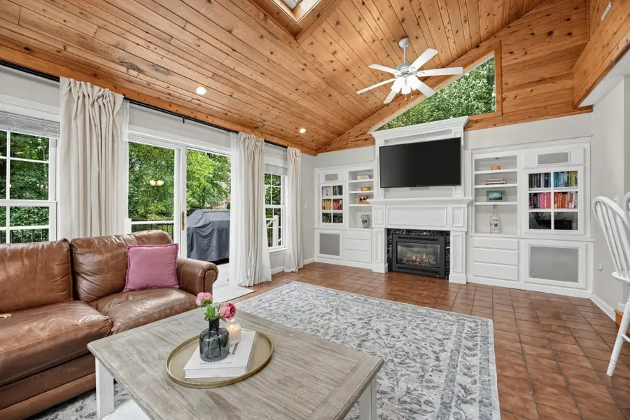 21 Andrew Cir, Stoughton, MA 02072 - #3