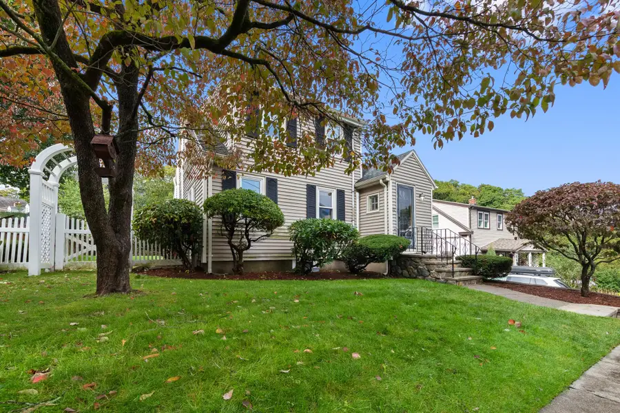 22 Ash St, Melrose, MA 02176 - #2