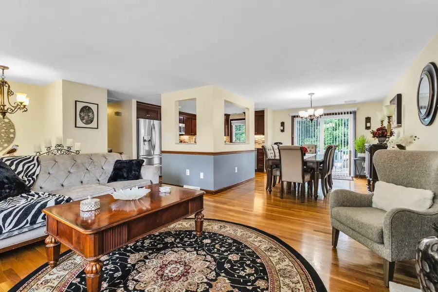 42 Melbourne Rd, Worcester, MA 01607 - #3