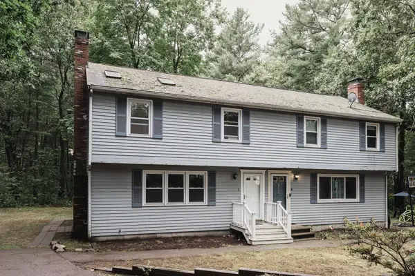 7 Ledgeville Ave #A, Foxboro, MA 02035