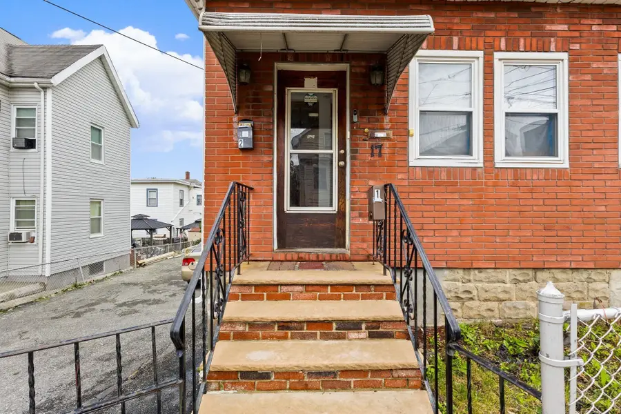 17 Ashton St, Everett, MA 02149 - #3