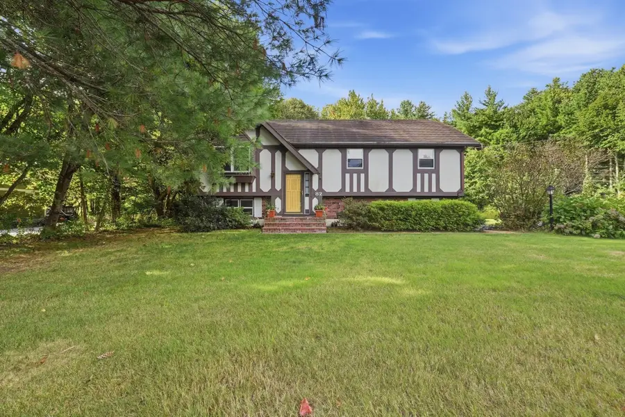 82 West St, Douglas, MA 01516 - #3