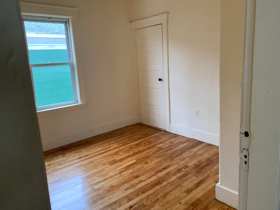 4 Mott St, Worcester, MA 01604 - #3
