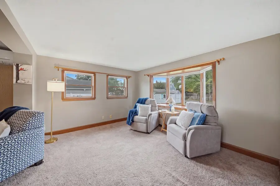 672 Shawsheen St, Tewksbury, MA 01876 - #3