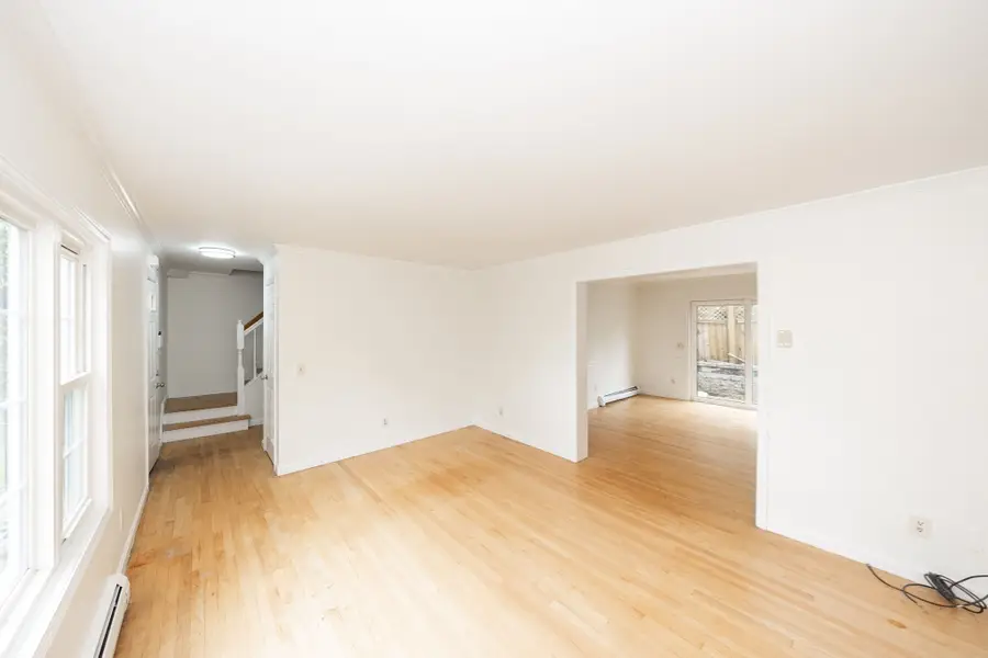 24 Ellsmere St, Worcester, MA 01604 - #3