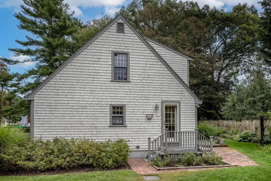 7 Bayberry Ln, Mattapoisett, MA 02739 - #3