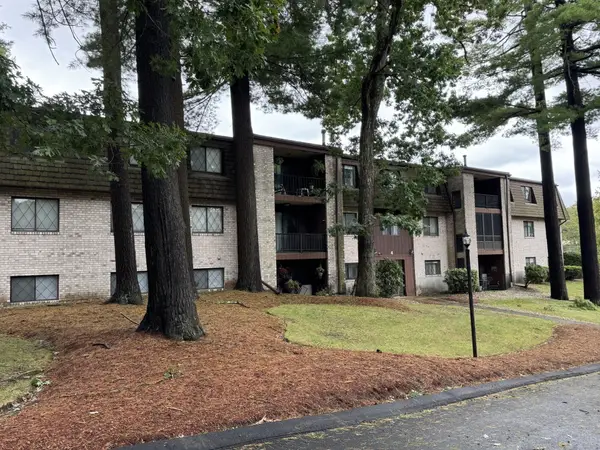 4 Greenbriar Drive #102, North Reading, MA 01864