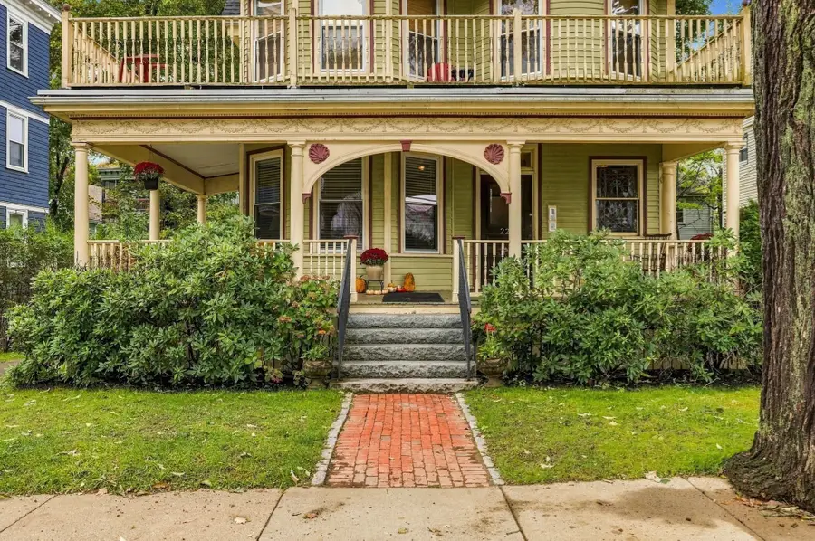 22 Hewlett St #1, Boston, MA 02131 - #3