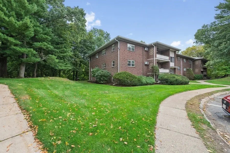 56 Jacqueline Rd #8, Waltham, MA 02452 - #3