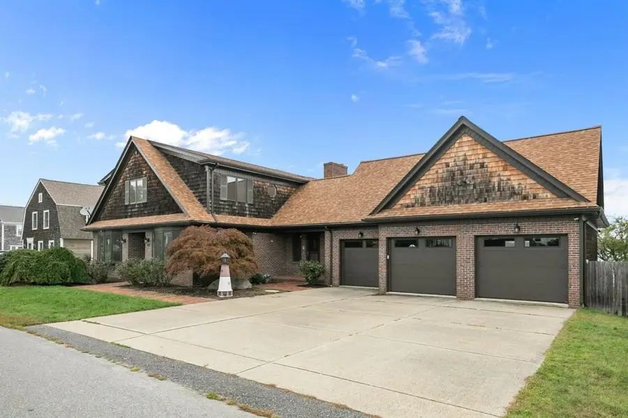 68 Seaview Ave, Swansea, MA 02777 - #3