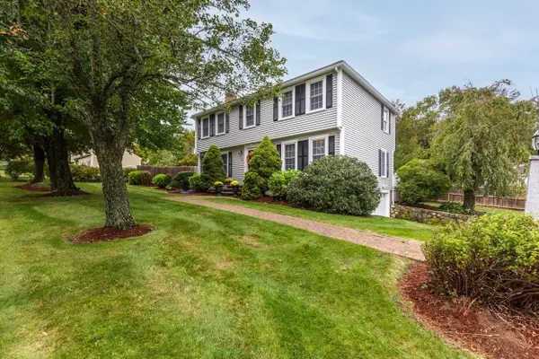 6 Arbor Glen Ln, Methuen, MA 01844