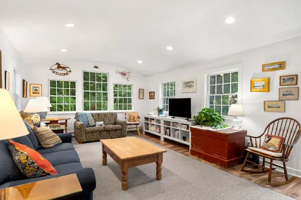 14 Ortins Rd, Hamilton, MA 01982