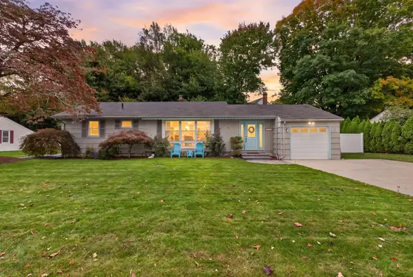51 Cherry Hill Dr, Seekonk, MA 02771