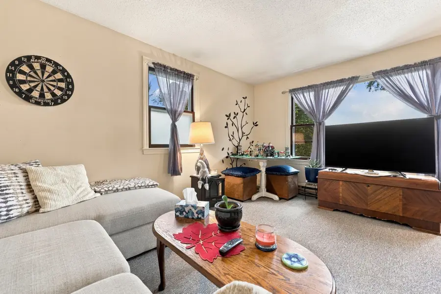 4 Third Avenue, Dudley, MA 01571 - #3