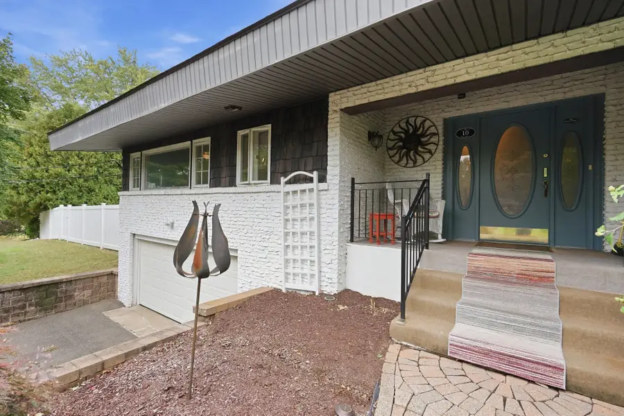 10 Circle Dr, Wilbraham, MA 01095 - #2