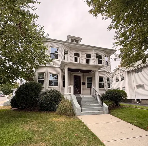 340 School St, Watertown, MA 02472