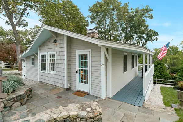 47 Elm Ct, Cohasset, MA 02025