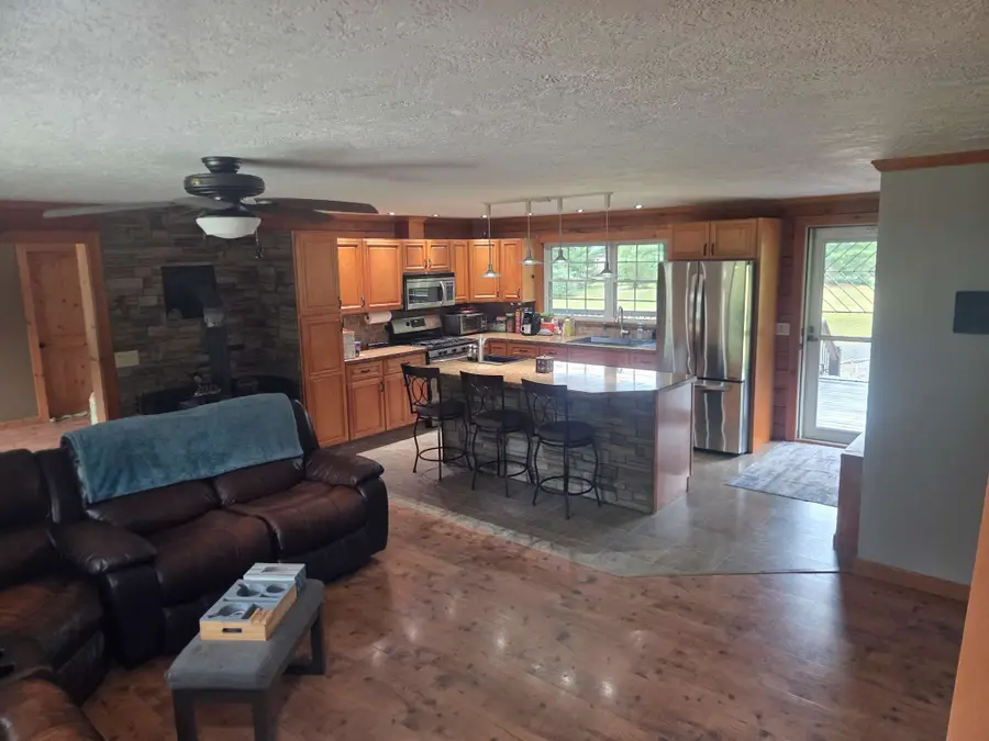 307 Chicopee St, Granby, MA 01033 - #3