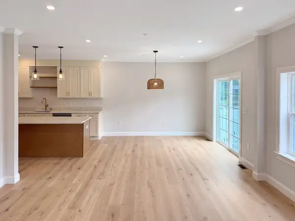 9 Whitman Circle #9, Bellingham, MA 02019