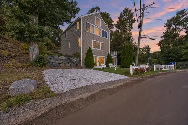 197 Roxy Cahoon Rd, Plymouth, MA 02360