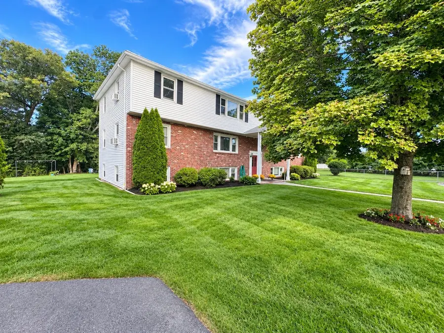 91 Elm St #1, Uxbridge, MA 01569 - #3