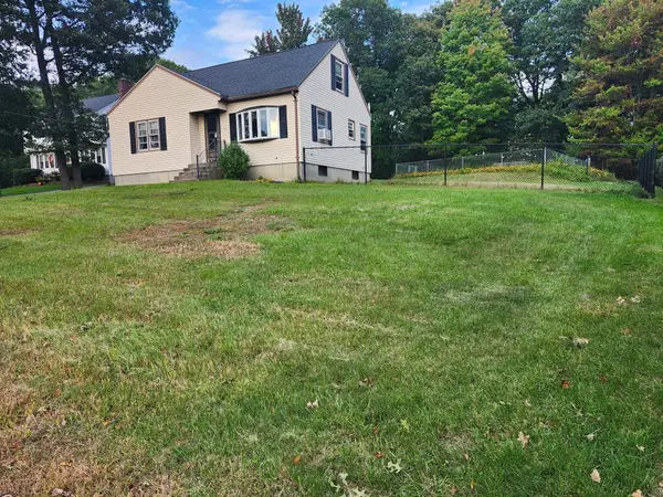 4 Westview Ave, Millbury, MA 01527