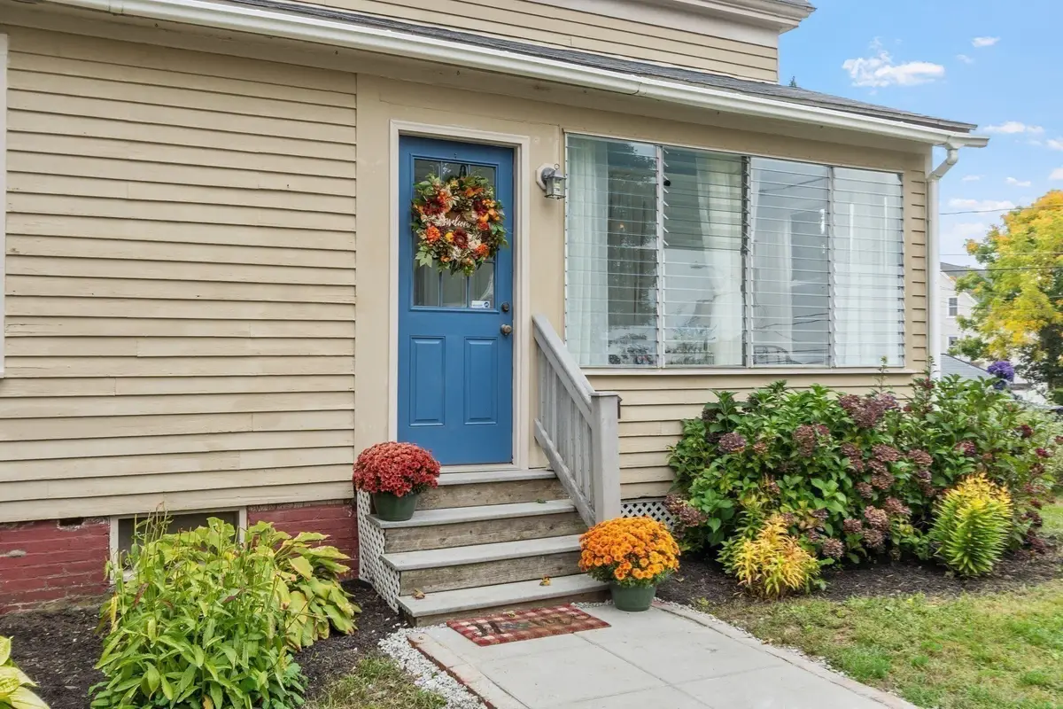 2 Hill St, Amesbury, MA 01913 - #1