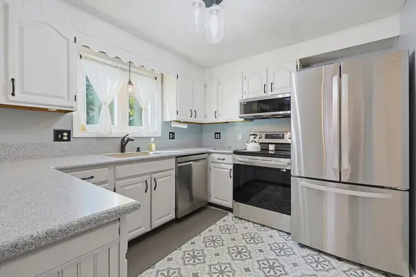 12 Marywood #B, Uxbridge, MA 01569