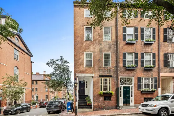 65 Pinckney St #2, Boston, MA 02114
