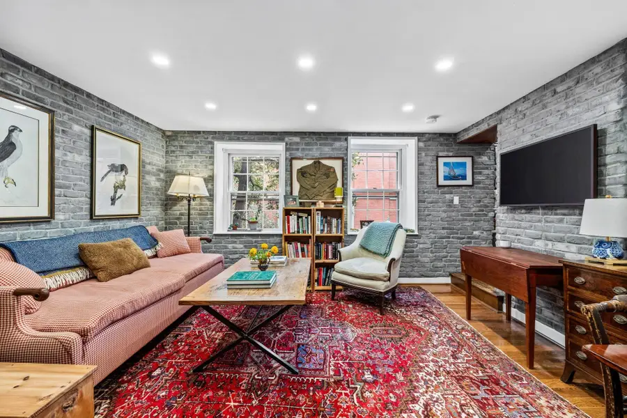 65 Pinckney St #2, Boston, MA 02114 - #3