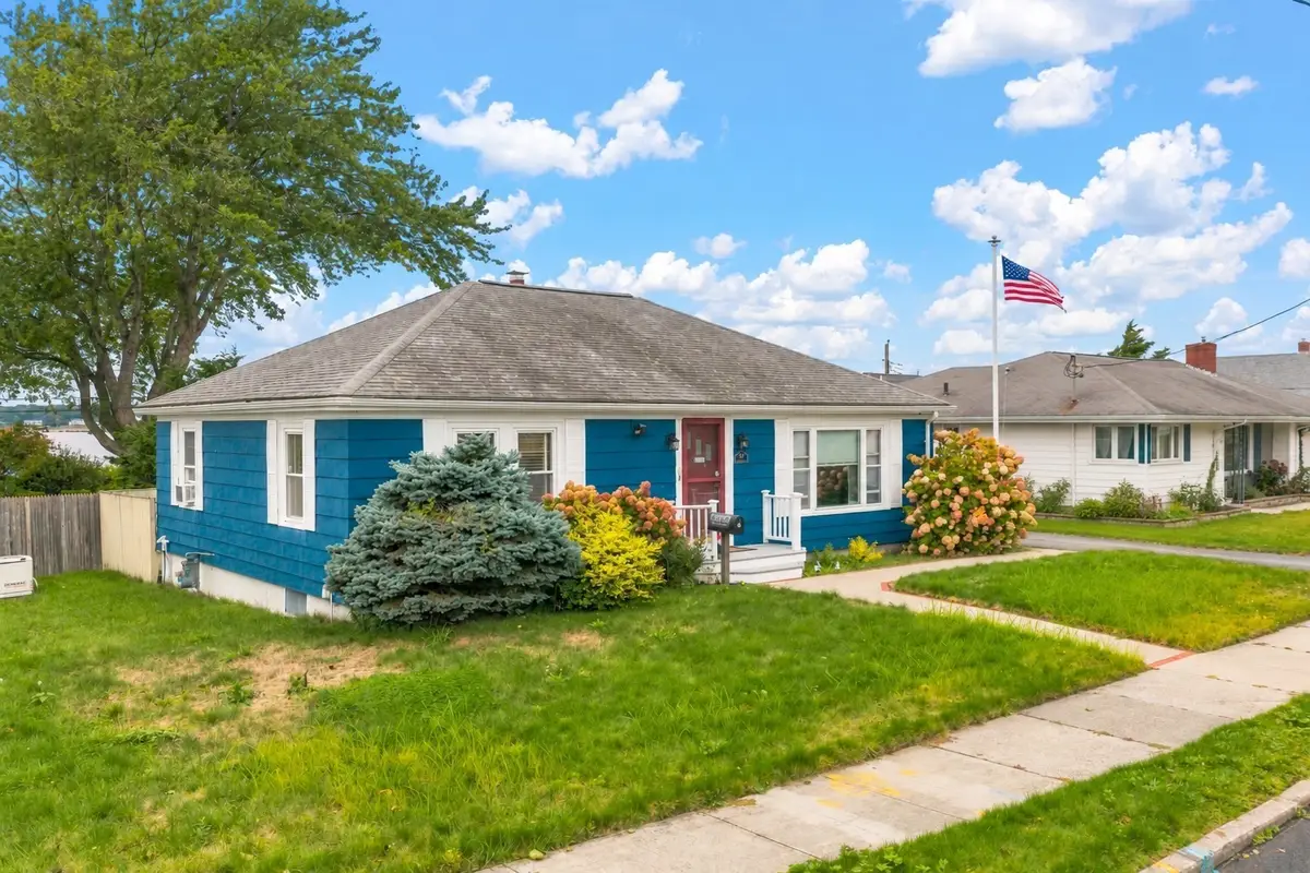 19 Nautilus St, New Bedford, MA 02744 - #1