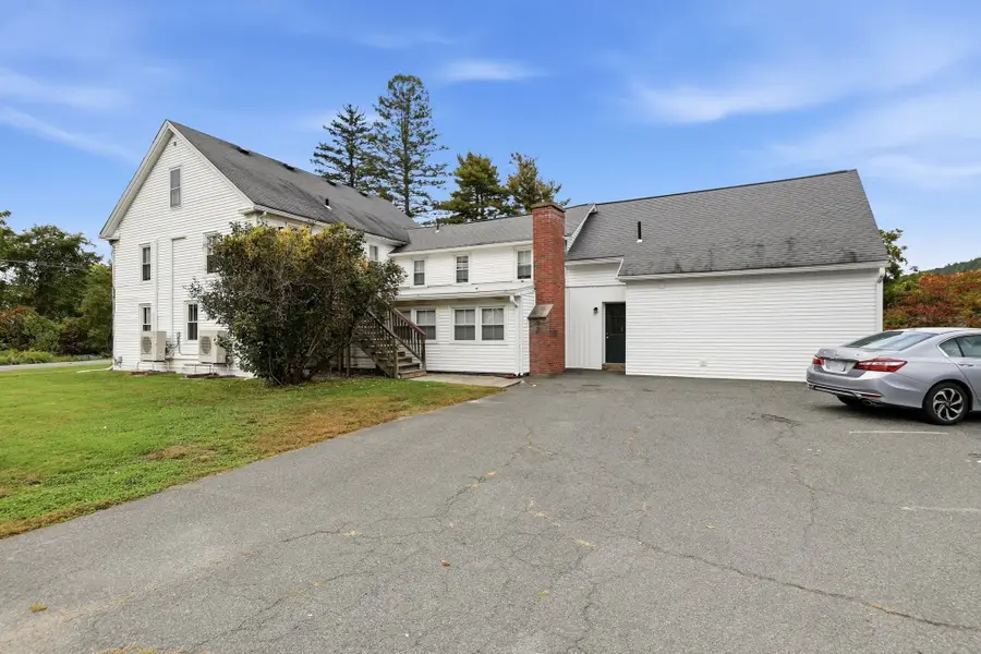 122 S Silver Ln, Sunderland, MA 01375 - #3