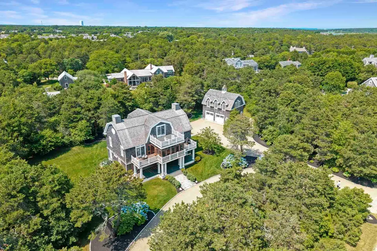 8 Beach Plum Mdws, Edgartown, MA 02539 - #1
