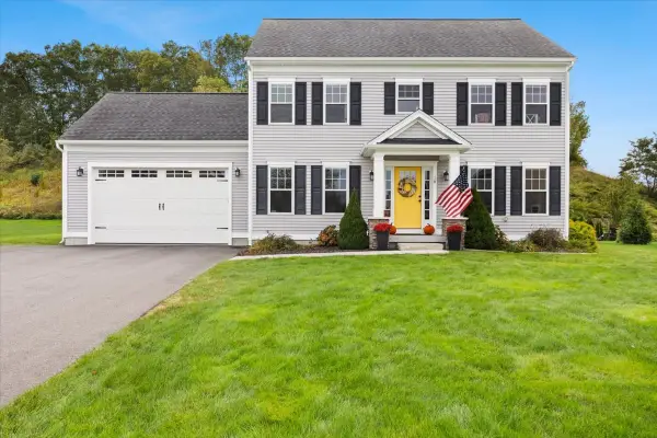 18 White Rock Lane, Swansea, MA 02777