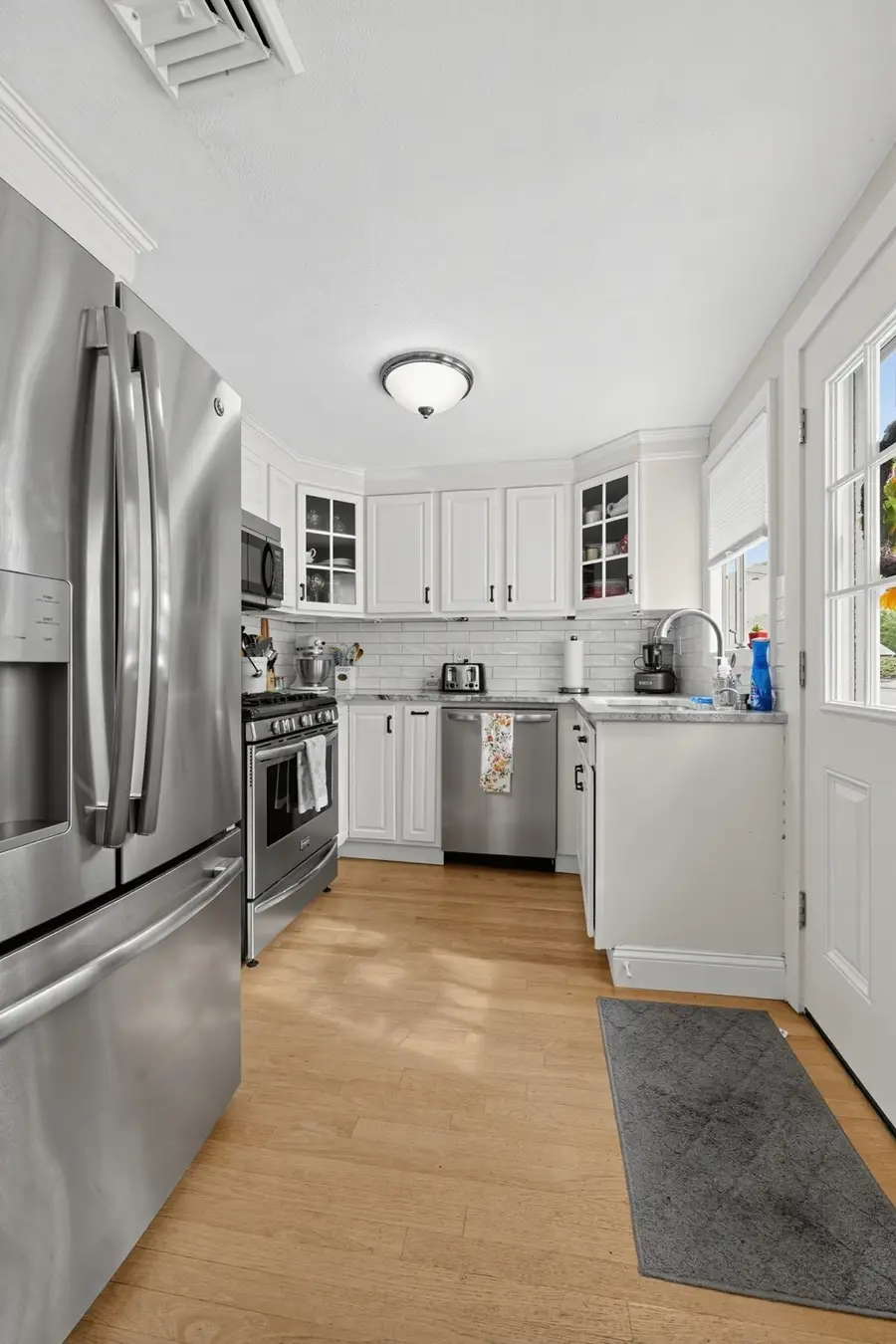 14 Laurel St, Taunton, MA 02780 - #3