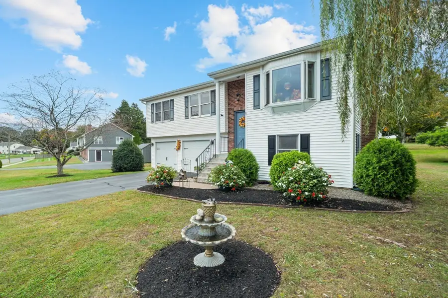 8 Oriole Dr, Feeding Hills, MA 01030 - #2