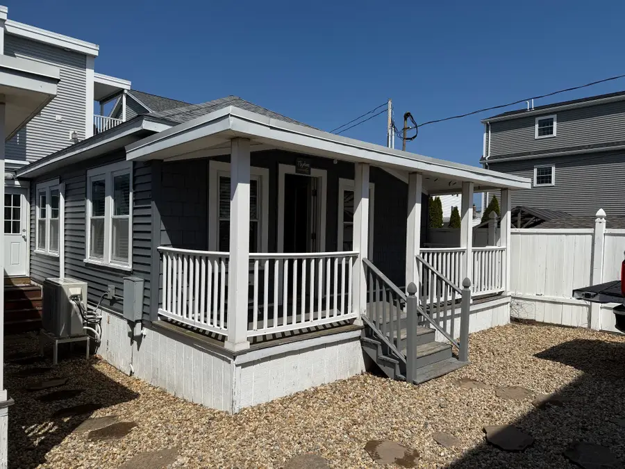 7 Dover Avenue, Hampton, NH 03842 - #2
