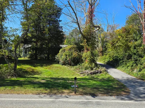 410 Bedford St, Lakeville, MA 02347