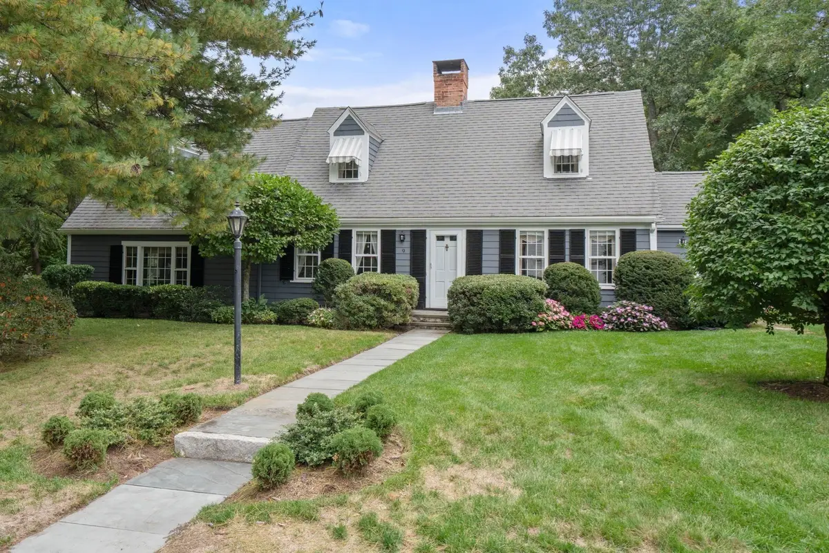9 Oakley Rd, Dover, MA 02030 - #1