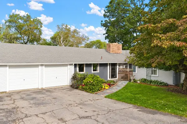 8 Bloomfield Ave, Middleboro, MA 02346