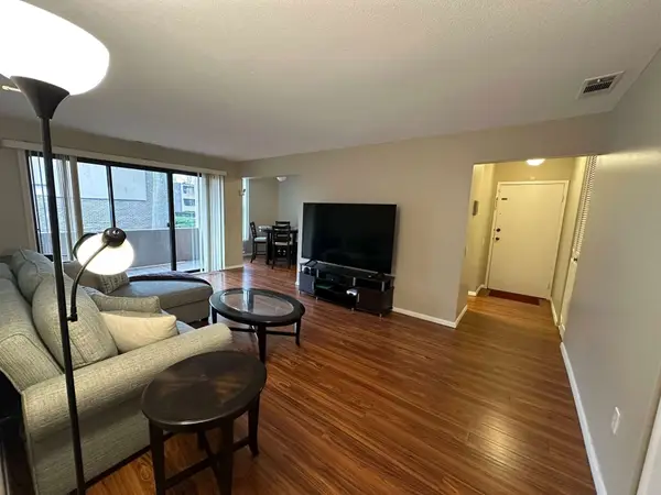 20 Shrewsbury Green Dr #G, Shrewsbury, MA 01545