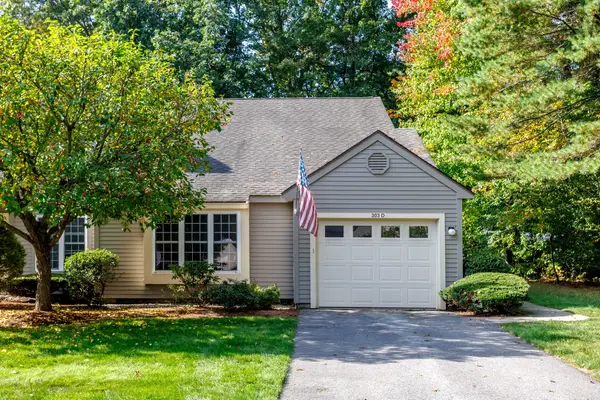 303 Ridgefield Circle #303D, Clinton, MA 01510