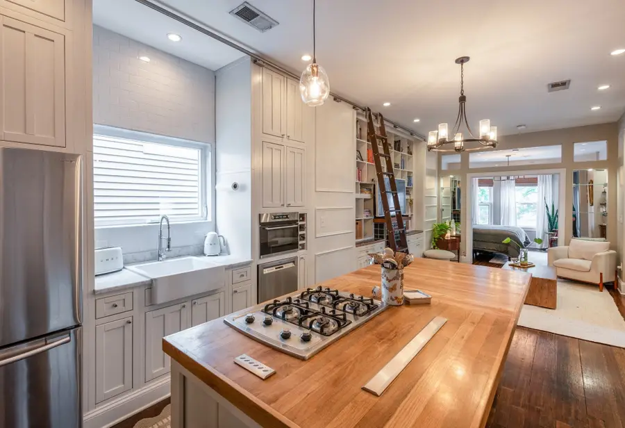 252 Webster St #1, Boston, MA 02128 - #2