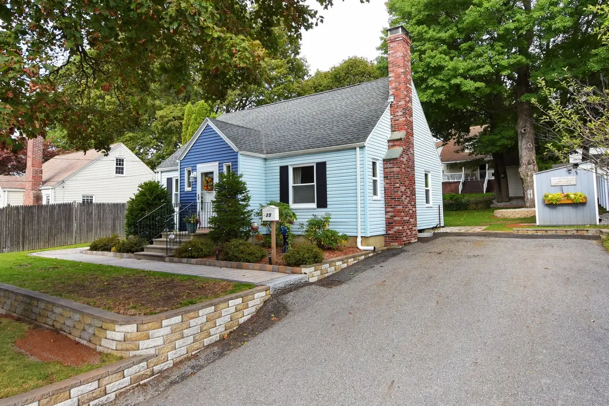 35 Calumet Ave, Worcester, MA 01605 - #1