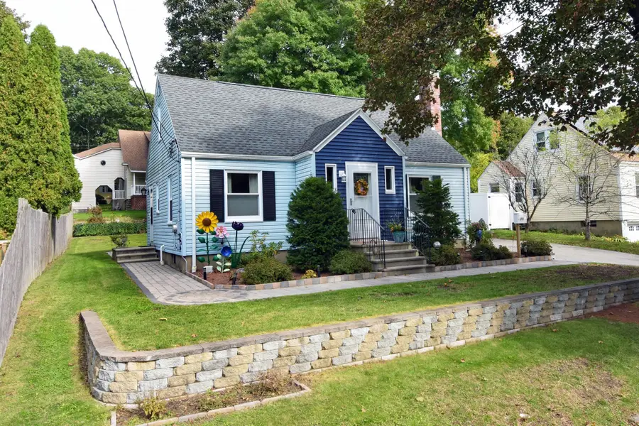 35 Calumet Ave, Worcester, MA 01605 - #2