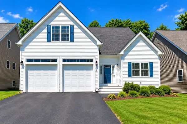 23 Dickens Ln, Tyngsborough, MA 01879