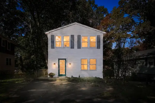 69 Lake Ave, Leicester, MA 01524